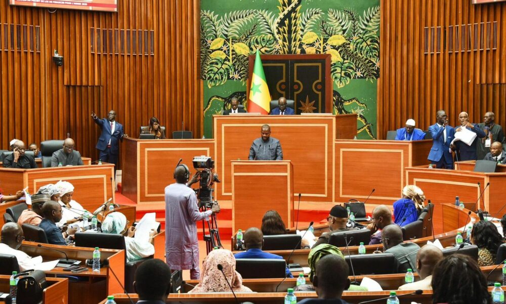 Assemblée Nationale & Contrôle Parlementaire : Six commissions d’enquête parlementaire ratifiées à l’unanimité, dont une sur la gestion foncière